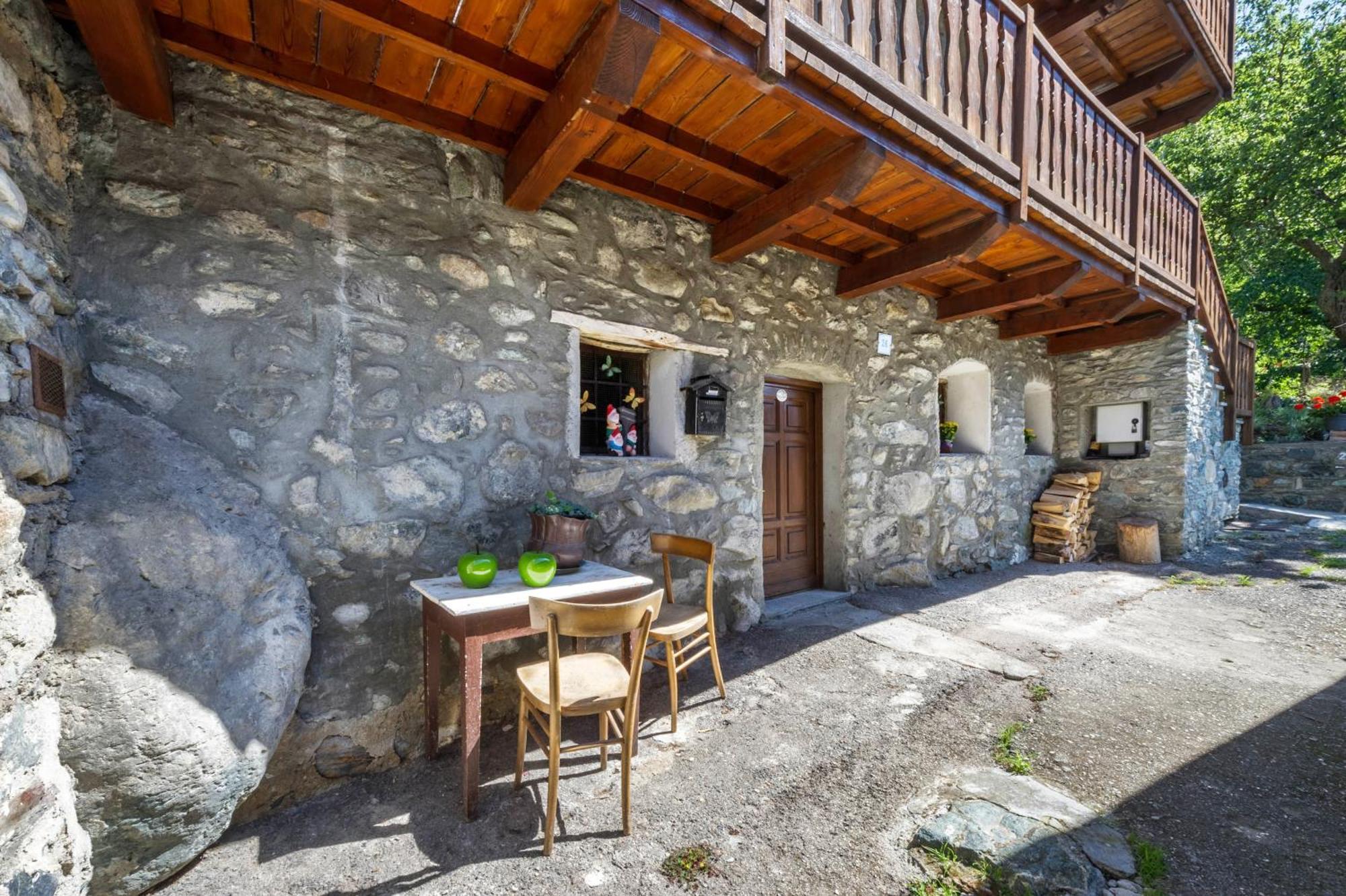 Il Nido Di Letizia Apartment Châtillon Exterior foto
