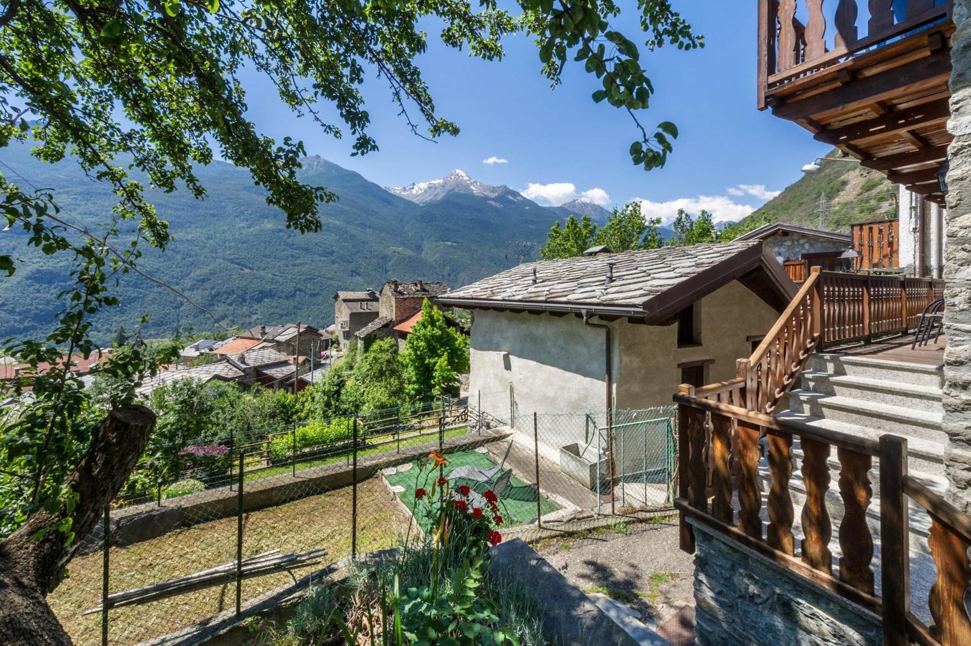 Il Nido Di Letizia Apartment Châtillon Exterior foto